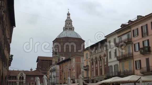 维托利亚广场和大教堂的全景帕维亚PV意大利视频的预览图