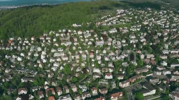苏黎世住宅区房屋的空中拍摄瑞士视频的预览图