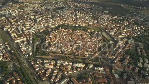 格罗斯托的星型老城墙的鸟瞰图意大利托斯卡纳视频的预览图