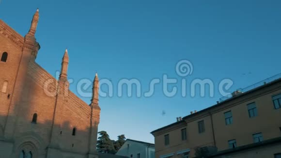 意大利帕维亚的圣玛丽亚德尔卡明教堂潘射球视频的预览图