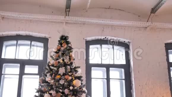 圣诞树装饰新年视频的预览图