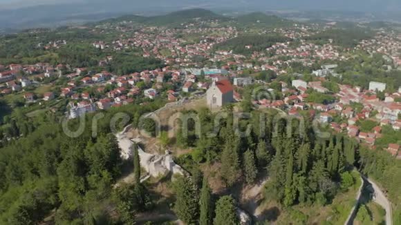 克罗地亚Sinj小镇空中全景视频的预览图
