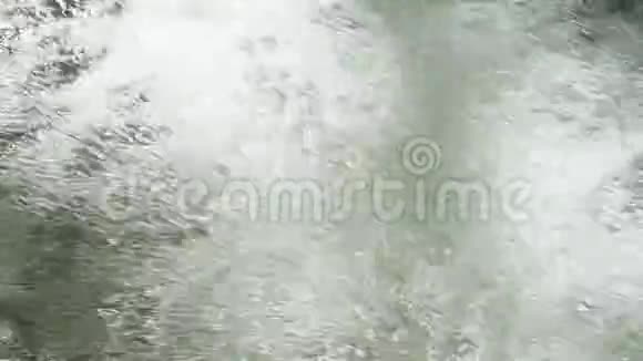 气泡的瀑布视频的预览图