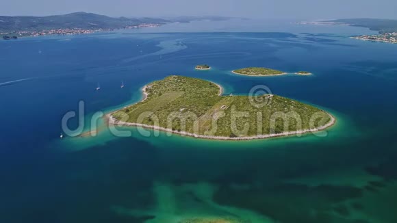 加莱斯尼亚克岛空中视频的预览图