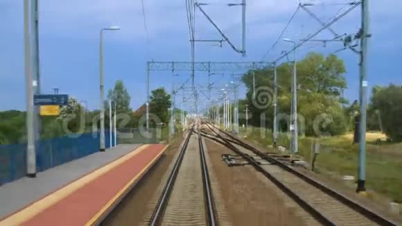 逃跑的火车视频的预览图