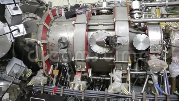 电子正电子对撞机008052的不同部分视频的预览图