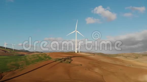 安达马拉加风电场全景鸟瞰图公园视频的预览图