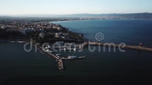保加利亚黑海海岸内塞巴尔城的俯视空中新的部分视频的预览图