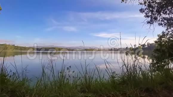 马达加斯加安齐拉贝附近的湖视频的预览图