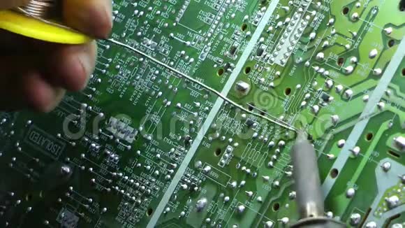 非常好的电子维修焊接电路板视频的预览图