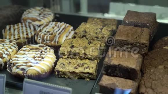 糕点店的不同糕点视频的预览图