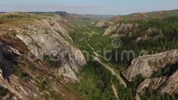 峡自然山岩视频的预览图