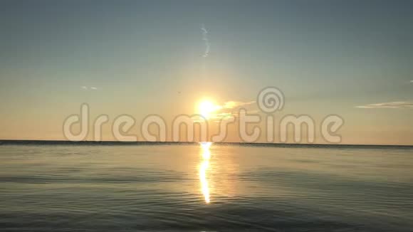 太阳从海面升起视频的预览图