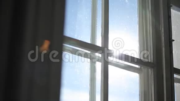 旧窗阳光中的太阳光视频的预览图
