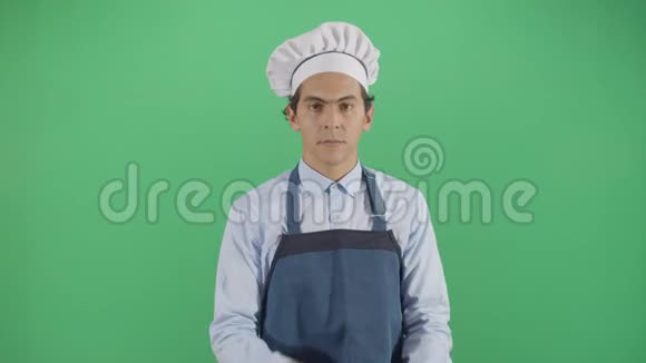 成人男厨师磨刀视频的预览图