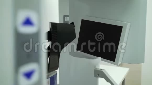 医院医疗柜X光机扫描仪医生在诊所的工作地点视频的预览图