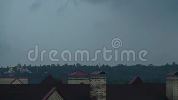 东正教修道院附近的风暴和闪电视频的预览图