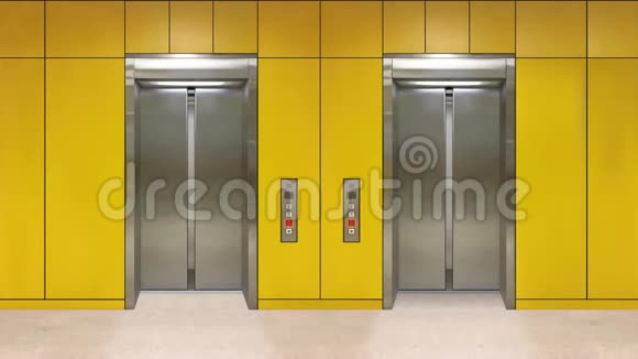 滑动钢门电梯打开显示电梯内部有黄色墙壁的办公楼视频的预览图