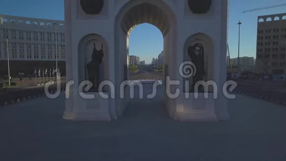 全景凯旋门作为哈萨克斯坦首都的新标志视频的预览图