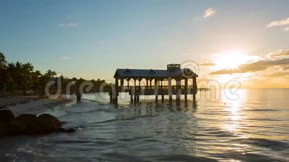 基韦斯特海滩码头视频的预览图
