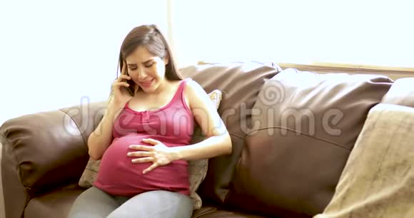 孕妇在叫医生视频的预览图