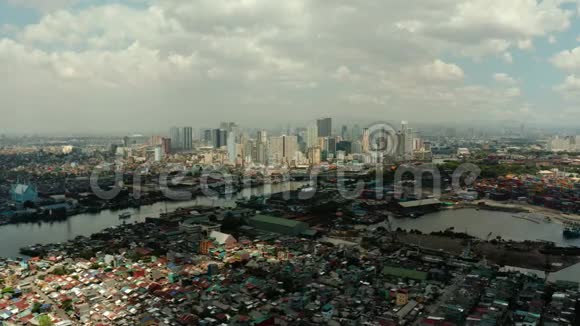 马尼拉菲律宾首都鸟瞰图城市景观马尼拉城市住宅区和商业中心视频的预览图