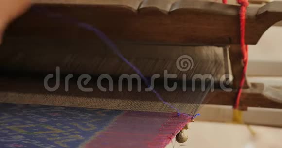 泰国的丝绸编织视频的预览图