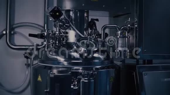 现代实验室的药品生产机器制药设备制药视频的预览图