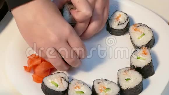 制作一套寿司卷视频的预览图