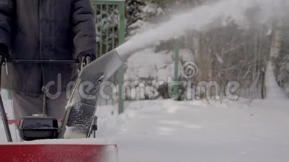 吹雪粉的压力从雪管吹到侧面视频的预览图