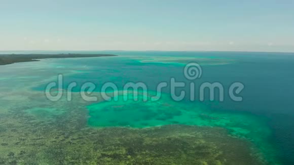 巴拉巴克巴拉望菲律宾一个有美丽泻湖的大岛的海岸从上面可以看到视频的预览图