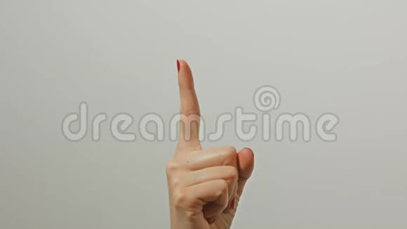 女人举起手来手势标志符号没有谈话概念的交流视频的预览图