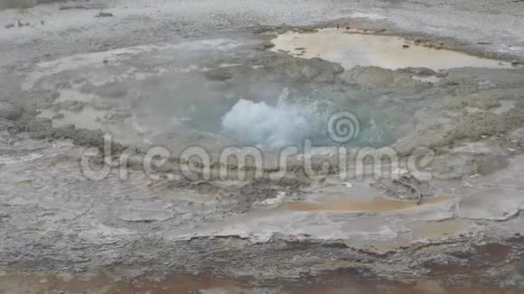 美国黄石的热湖视频的预览图