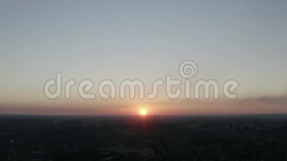 城市上空日落的全景视频的预览图