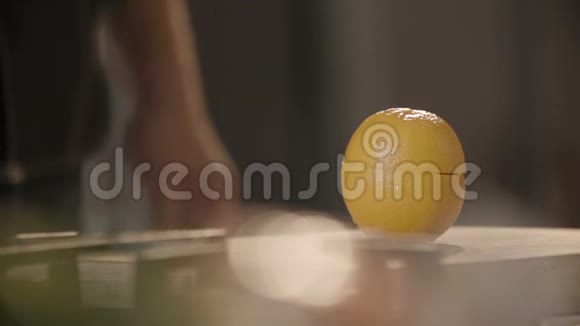 鲜橙切碎成片视频的预览图