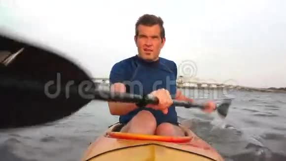人皮划艇视频的预览图