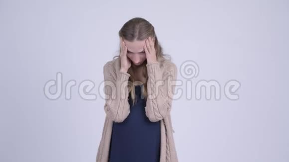 年轻压力大的孕妇头痛视频的预览图