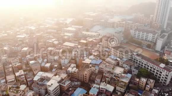 航拍视频拍摄飞行无人机飞越典型的中国地区太阳照耀着视频的预览图