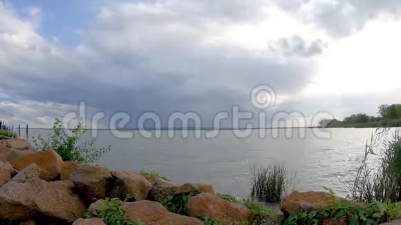 匈牙利巴拉顿湖多云时间推移视频的预览图