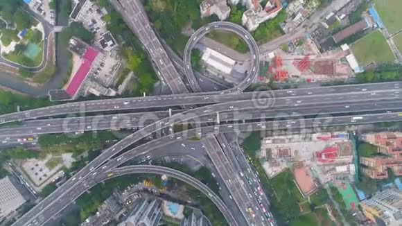 中国广州复杂公路立交高空垂直俯视图视频的预览图