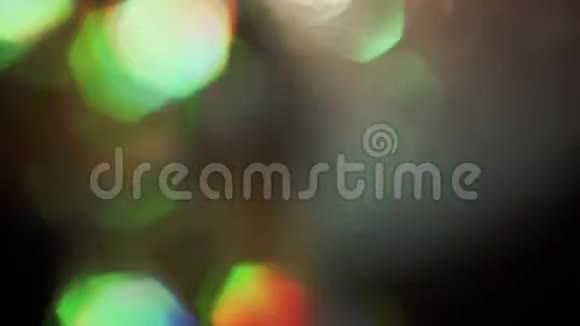 全息闪光金属箔温暖明亮的辉光和闪闪发光的水晶冰反射视频的预览图