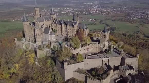 德国霍亨佐伦城堡的鸟瞰图未触及的LOG格式视频的预览图