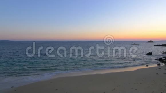 日落海滩海滨日出夏天日落时海洋黄昏海景视频的预览图