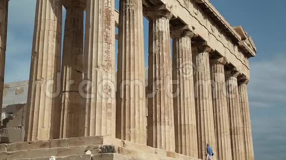 希腊雅典卫城帕台农神庙的柱视频的预览图