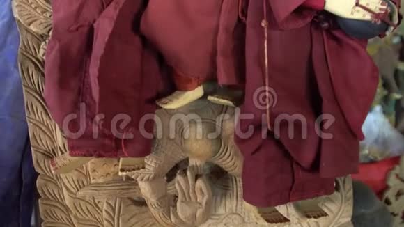 缅甸的僧侣傀儡视频的预览图