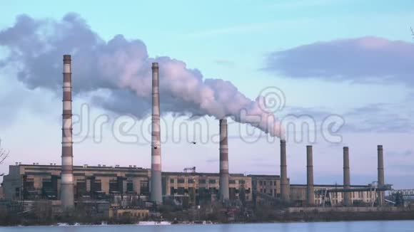 日落时分污染工厂视频的预览图