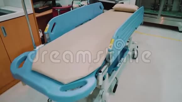 带病床的病房视频的预览图