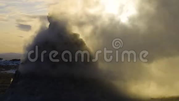地球火山活动地热区富马洛尔火山沸腾泥盆冰岛视频的预览图
