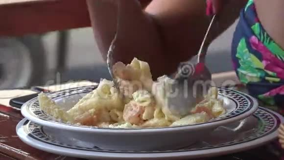 带虾的意大利面视频的预览图