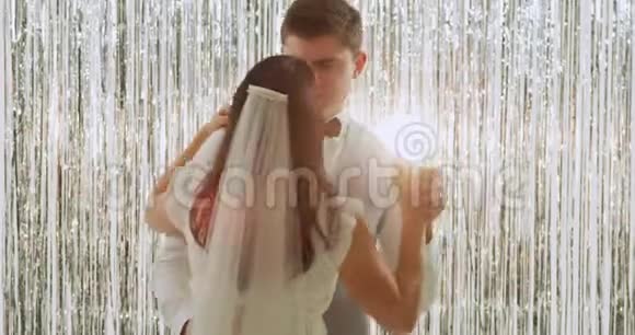 刚结婚的夫妻跳舞视频的预览图